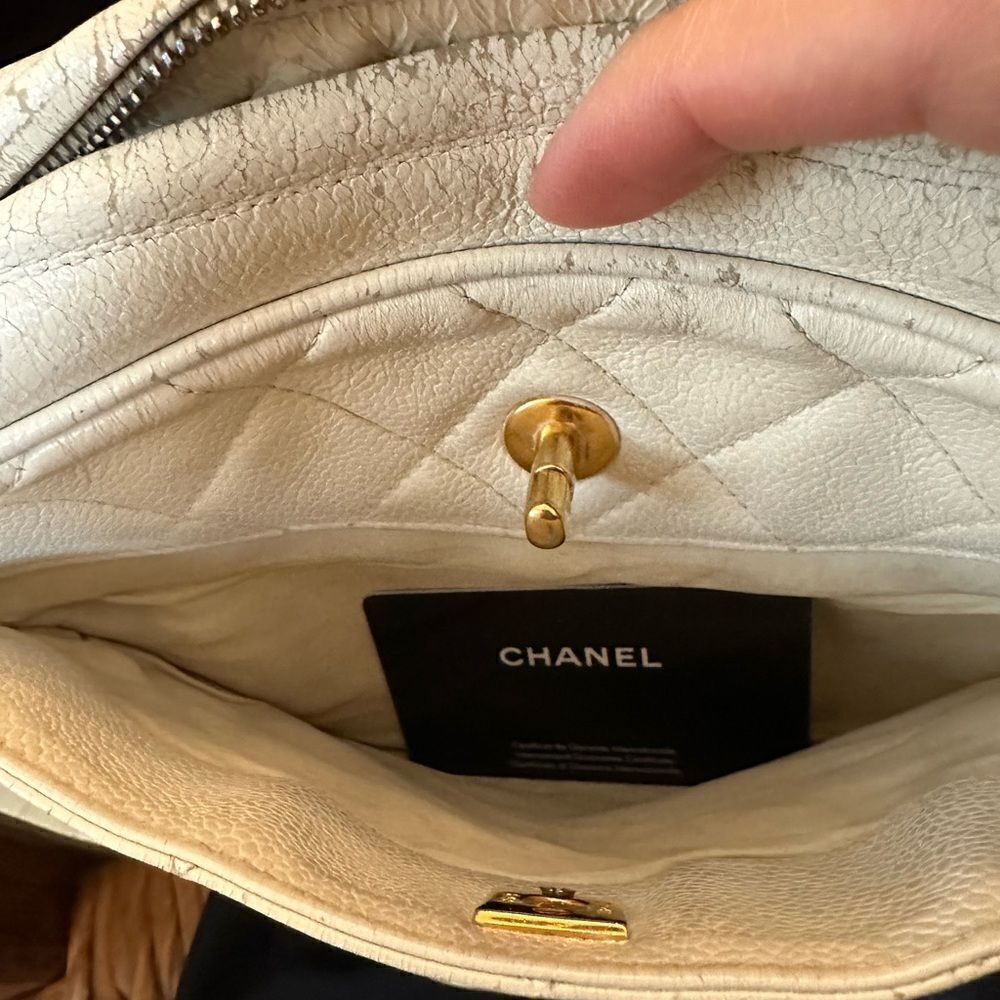 Chanel beige quilted gold tone leather crossbody bag - Picture 9 of 16